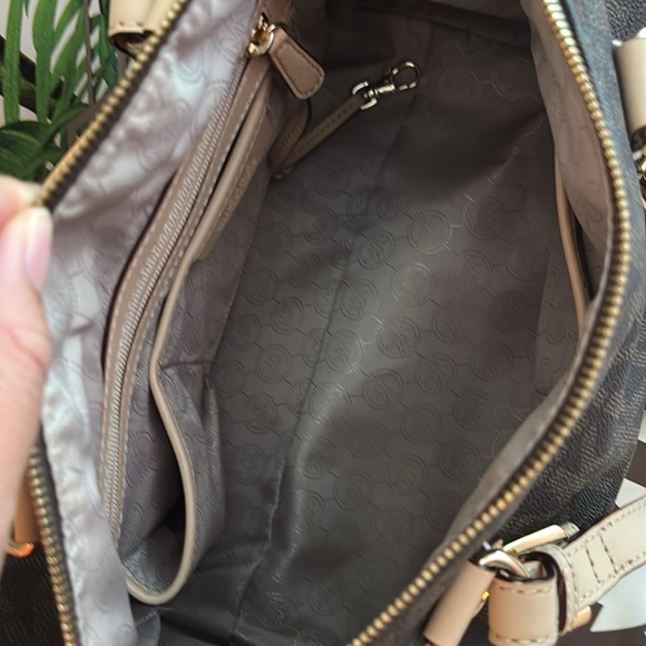 MICHAEL KORS LARGE MONOGRAM SPEEDY AND WALLET - Picture 2 of 5